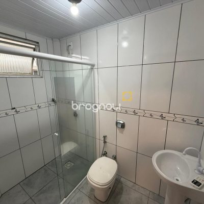 Apartamento com 81m², 3 quartos (sendo 1 suíte), 1 garagem, no bairro Capoeiras em Florianópolis