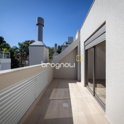Apartamento com 96m², 2 quartos (sendo 2 suítes), 2 garagens, no bairro João Paulo em Florianópolis