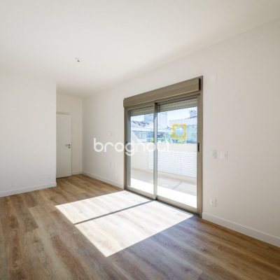 Apartamento com 96m², 2 quartos (sendo 2 suítes), 2 garagens, no bairro João Paulo em Florianópolis