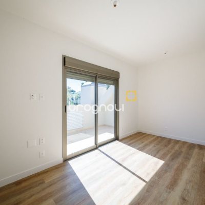 Apartamento com 96m², 2 quartos (sendo 2 suítes), 2 garagens, no bairro João Paulo em Florianópolis