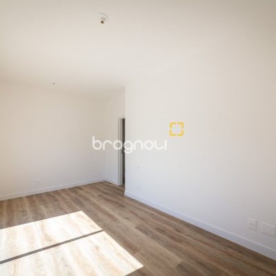 Apartamento com 96m², 2 quartos (sendo 2 suítes), 2 garagens, no bairro João Paulo em Florianópolis