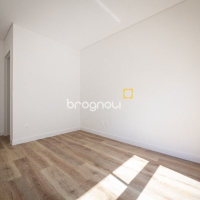 Apartamento com 96m², 2 quartos (sendo 2 suítes), 2 garagens, no bairro João Paulo em Florianópolis