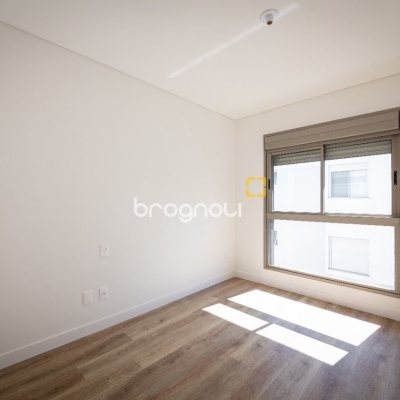 Apartamento com 96m², 2 quartos (sendo 2 suítes), 2 garagens, no bairro João Paulo em Florianópolis