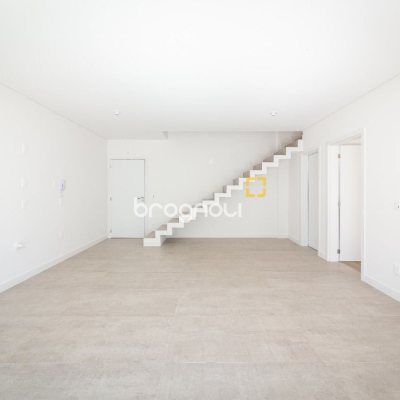 Apartamento com 96m², 2 quartos (sendo 2 suítes), 2 garagens, no bairro João Paulo em Florianópolis
