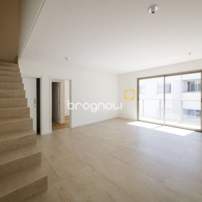 Apartamento com 96m², 2 quartos (sendo 2 suítes), 2 garagens, no bairro João Paulo em Florianópolis