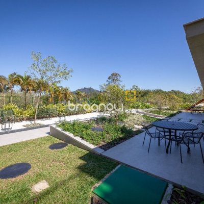 Apartamento com 96m², 2 quartos (sendo 2 suítes), 2 garagens, no bairro João Paulo em Florianópolis