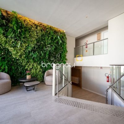 Apartamento com 96m², 2 quartos (sendo 2 suítes), 2 garagens, no bairro João Paulo em Florianópolis