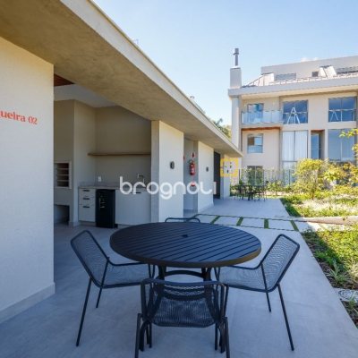 Apartamento com 96m², 2 quartos (sendo 2 suítes), 2 garagens, no bairro João Paulo em Florianópolis