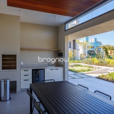 Apartamento com 96m², 2 quartos (sendo 2 suítes), 2 garagens, no bairro João Paulo em Florianópolis