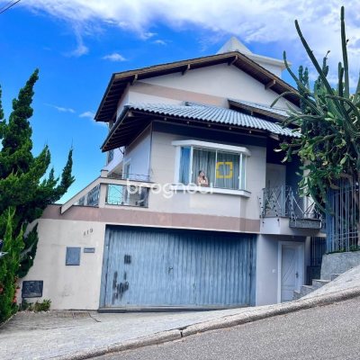 Casa com 348m², 5 quartos (sendo 2 suítes), 5 garagens, no bairro Centro em São José