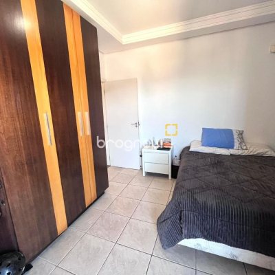 Casa com 348m², 5 quartos (sendo 2 suítes), 5 garagens, no bairro Centro em São José