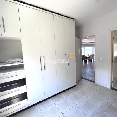 Casa com 348m², 5 quartos (sendo 2 suítes), 5 garagens, no bairro Centro em São José