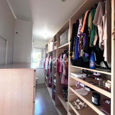 Casa com 348m², 5 quartos (sendo 2 suítes), 5 garagens, no bairro Centro em São José