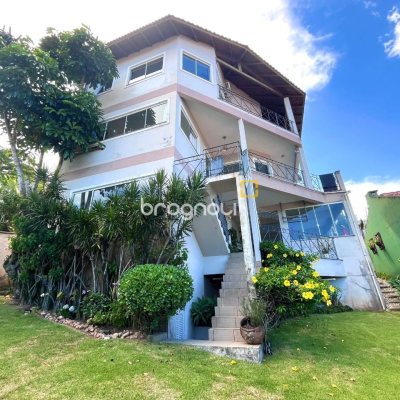 Casa com 348m², 5 quartos (sendo 2 suítes), 5 garagens, no bairro Centro em São José