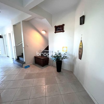 Casa com 348m², 5 quartos (sendo 2 suítes), 5 garagens, no bairro Centro em São José