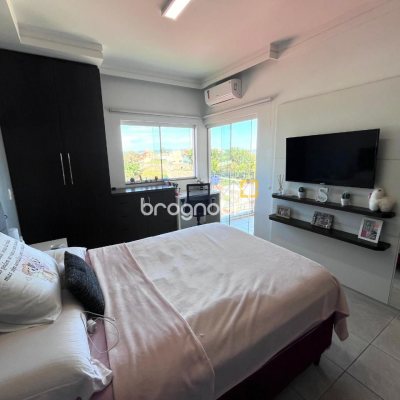 Casa com 348m², 5 quartos (sendo 2 suítes), 5 garagens, no bairro Centro em São José