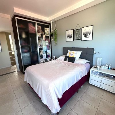Casa com 348m², 5 quartos (sendo 2 suítes), 5 garagens, no bairro Centro em São José