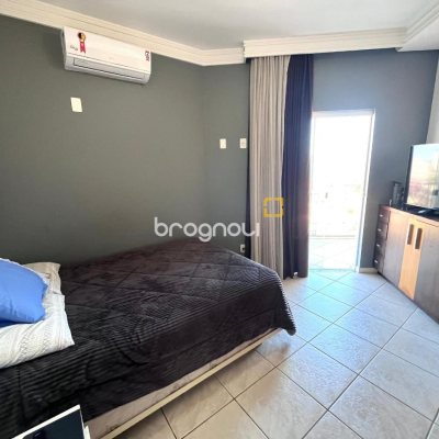 Casa com 348m², 5 quartos (sendo 2 suítes), 5 garagens, no bairro Centro em São José