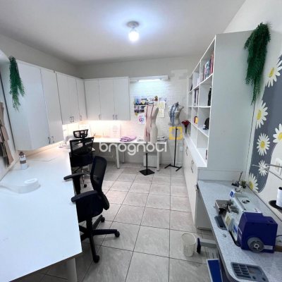Casa com 348m², 5 quartos (sendo 2 suítes), 5 garagens, no bairro Centro em São José