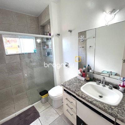 Casa com 348m², 5 quartos (sendo 2 suítes), 5 garagens, no bairro Centro em São José
