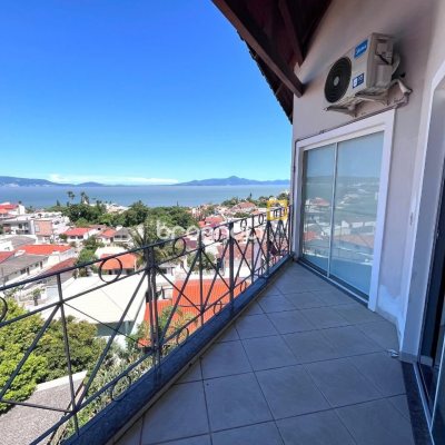 Casa com 348m², 5 quartos (sendo 2 suítes), 5 garagens, no bairro Centro em São José