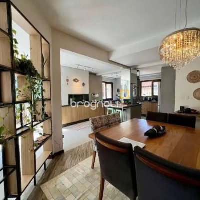 Casa com 203m², 4 quartos (sendo 1 suíte), 2 garagens, no bairro Sambaqui em Florianópolis