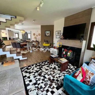 Casa com 203m², 4 quartos (sendo 1 suíte), 2 garagens, no bairro Sambaqui em Florianópolis