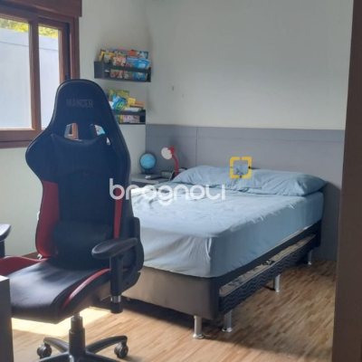 Casa com 203m², 4 quartos (sendo 1 suíte), 2 garagens, no bairro Sambaqui em Florianópolis