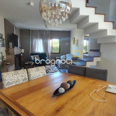 Casa com 203m², 4 quartos (sendo 1 suíte), 2 garagens, no bairro Sambaqui em Florianópolis