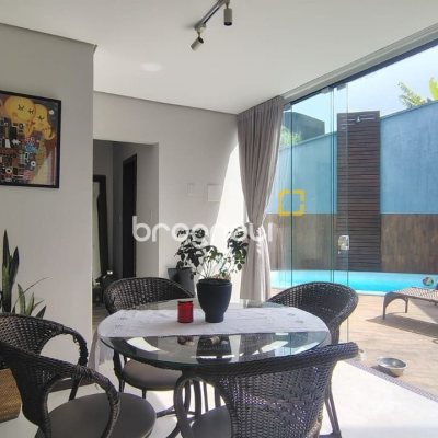 Casa com 203m², 4 quartos (sendo 1 suíte), 2 garagens, no bairro Sambaqui em Florianópolis