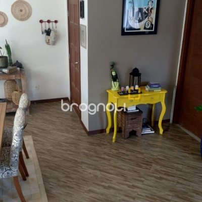 Casa com 203m², 4 quartos (sendo 1 suíte), 2 garagens, no bairro Sambaqui em Florianópolis