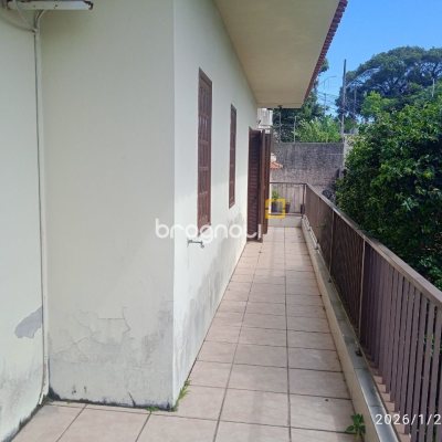Casa com 220m², 5 quartos (sendo 2 suítes), 2 garagens, no bairro Itaguaçu em Florianópolis