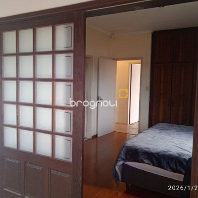 Casa com 220m², 5 quartos (sendo 2 suítes), 2 garagens, no bairro Itaguaçu em Florianópolis
