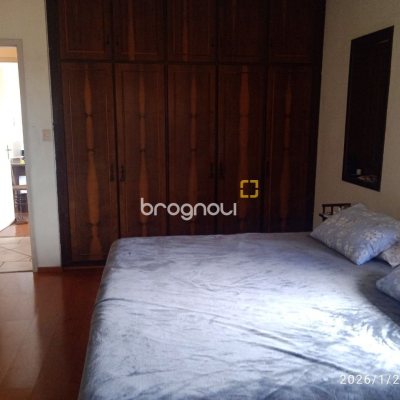 Casa com 220m², 5 quartos (sendo 2 suítes), 2 garagens, no bairro Itaguaçu em Florianópolis