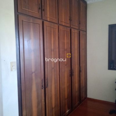 Casa com 220m², 5 quartos (sendo 2 suítes), 2 garagens, no bairro Itaguaçu em Florianópolis