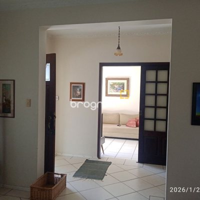 Casa com 220m², 5 quartos (sendo 2 suítes), 2 garagens, no bairro Itaguaçu em Florianópolis