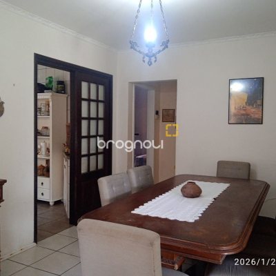 Casa com 220m², 5 quartos (sendo 2 suítes), 2 garagens, no bairro Itaguaçu em Florianópolis