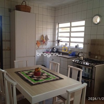 Casa com 220m², 5 quartos (sendo 2 suítes), 2 garagens, no bairro Itaguaçu em Florianópolis