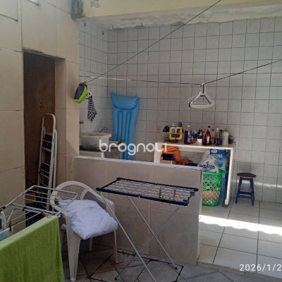 Casa com 220m², 5 quartos (sendo 2 suítes), 2 garagens, no bairro Itaguaçu em Florianópolis