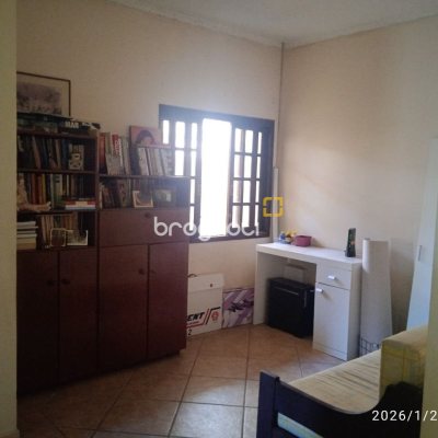 Casa com 220m², 5 quartos (sendo 2 suítes), 2 garagens, no bairro Itaguaçu em Florianópolis