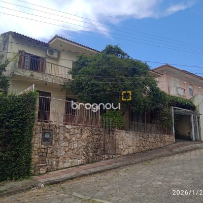Casa com 220m², 5 quartos (sendo 2 suítes), 2 garagens, no bairro Itaguaçu em Florianópolis