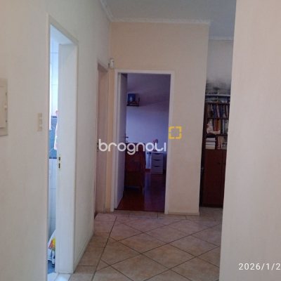 Casa com 220m², 5 quartos (sendo 2 suítes), 2 garagens, no bairro Itaguaçu em Florianópolis