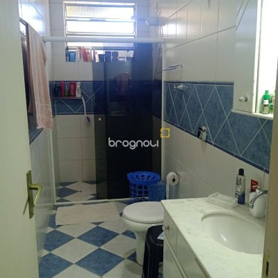 Casa com 220m², 5 quartos (sendo 2 suítes), 2 garagens, no bairro Itaguaçu em Florianópolis