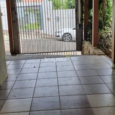 Casa com 220m², 5 quartos (sendo 2 suítes), 2 garagens, no bairro Itaguaçu em Florianópolis