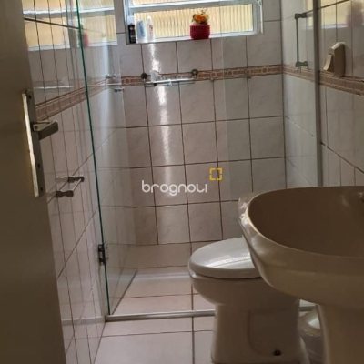 Casa com 220m², 5 quartos (sendo 2 suítes), 2 garagens, no bairro Itaguaçu em Florianópolis
