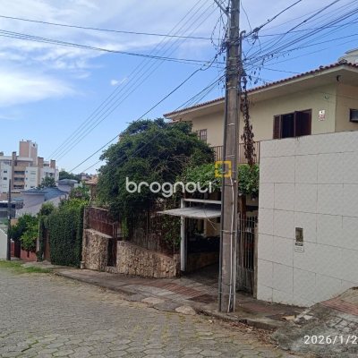 Casa com 220m², 5 quartos (sendo 2 suítes), 2 garagens, no bairro Itaguaçu em Florianópolis