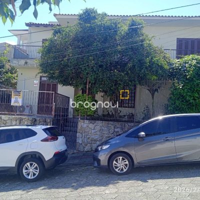 Casa com 220m², 5 quartos (sendo 2 suítes), 2 garagens, no bairro Itaguaçu em Florianópolis