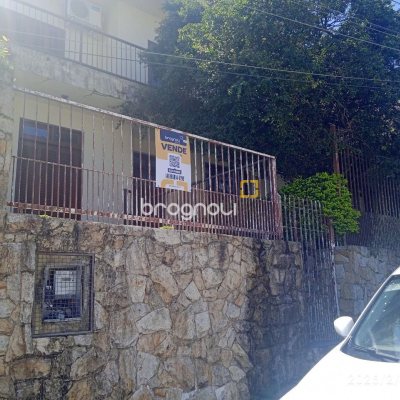 Casa com 220m², 5 quartos (sendo 2 suítes), 2 garagens, no bairro Itaguaçu em Florianópolis