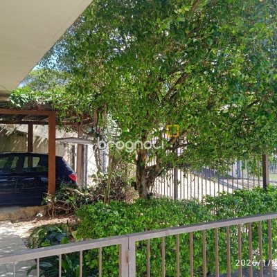 Casa com 220m², 5 quartos (sendo 2 suítes), 2 garagens, no bairro Itaguaçu em Florianópolis