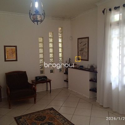 Casa com 220m², 5 quartos (sendo 2 suítes), 2 garagens, no bairro Itaguaçu em Florianópolis